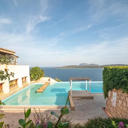 Giotto In Sardegna With Shared Pool - Happy