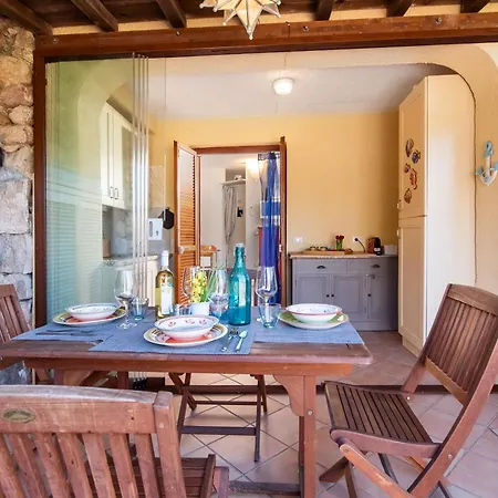 아파트 Giotto In Sardegna With Shared Pool - Happy
