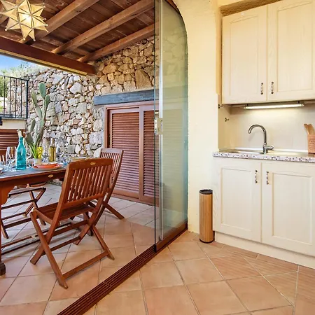 Giotto In Sardegna With Shared Pool - Happy דירה מרינלה